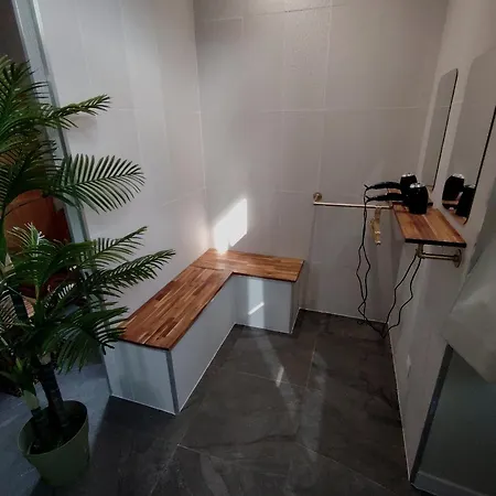 La Batisse L'arbre Beige Le Petit-Abergement